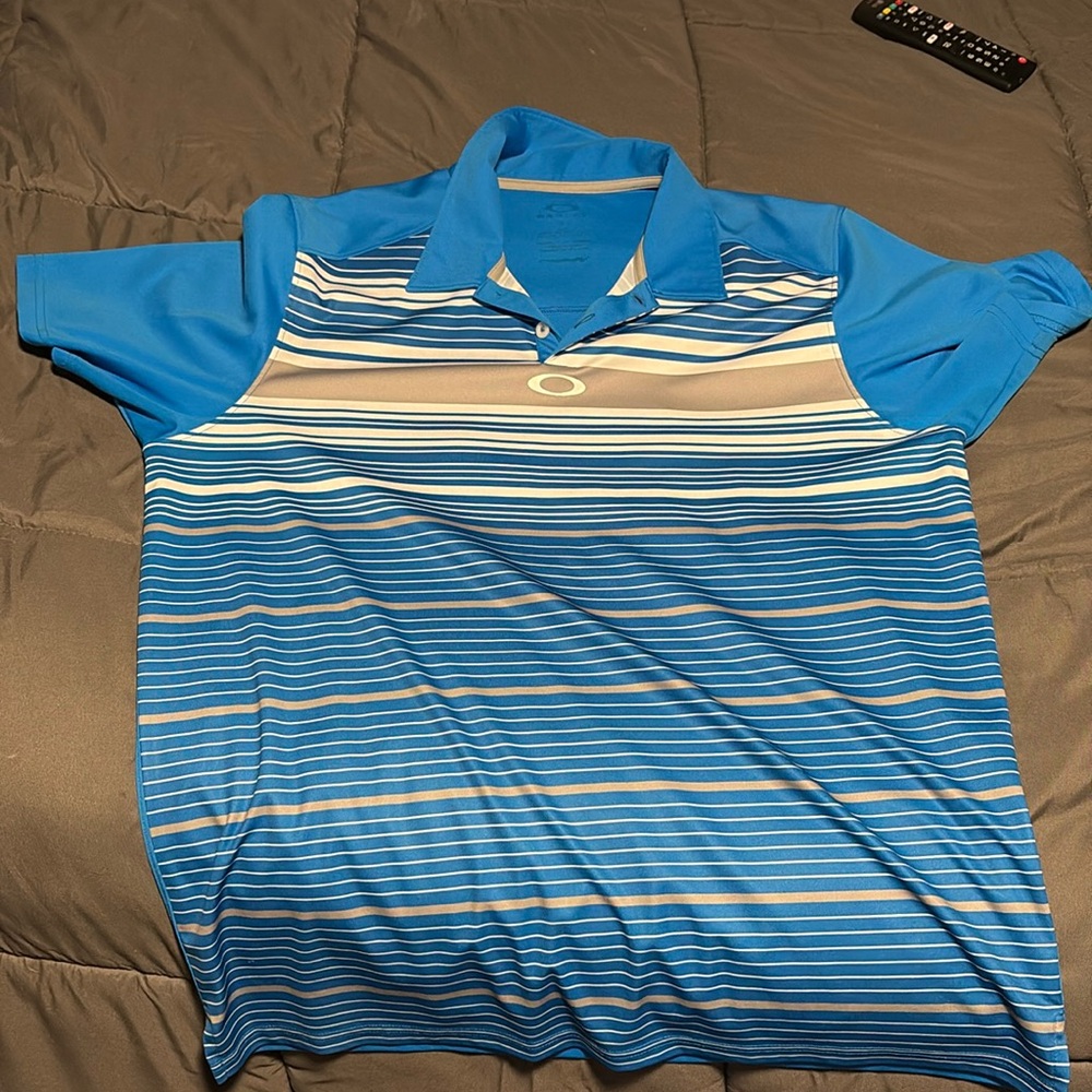 Oakley polo size Large
